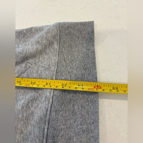 🍁Cozy Grey Old Navy Canada Maple Leaf
Hoodie🍁 Size Small - Picture 9 of 9